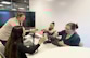De groep van Hilly en Jill maakt hun eerste podcast bij SALTO
